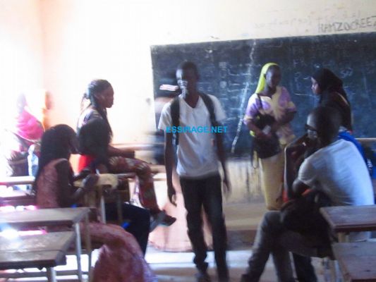 D'autres sont dans leur classe sans professeur